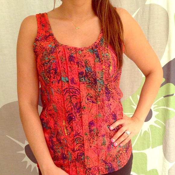 SOLD Vibrant tank with black crochet details