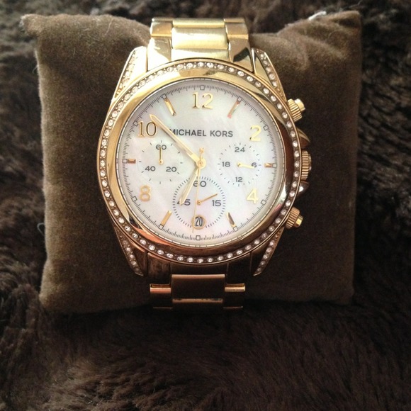 💥SOLD💥Michael Kors watch... Sold out in stores!