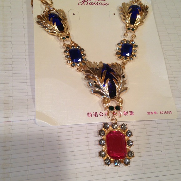 HOST PICK 💝💝💝🎊🎉One BOLD necklace - Picture 3 of 4