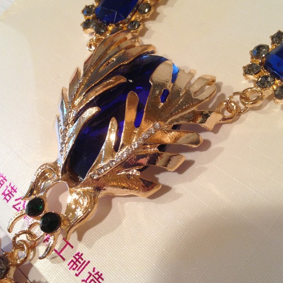 HOST PICK 💝💝💝🎊🎉One BOLD necklace - Picture 4 of 4