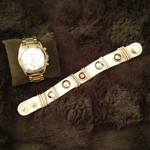 Cute leather band bracelet!