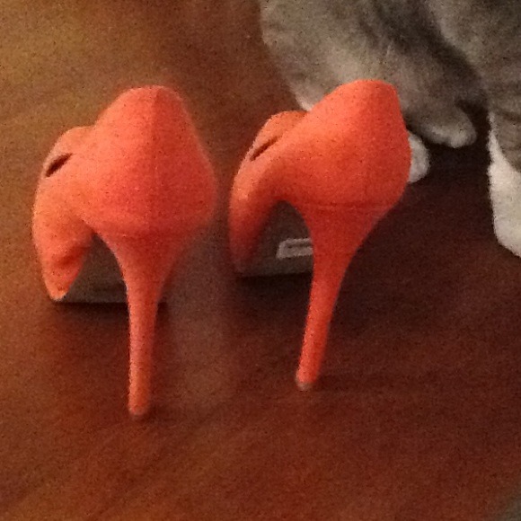 orange heels - Picture 2 of 4