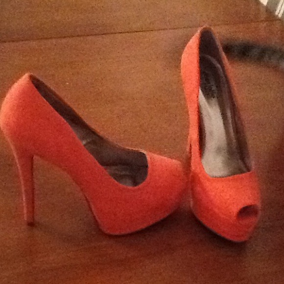 orange heels - Picture 4 of 4
