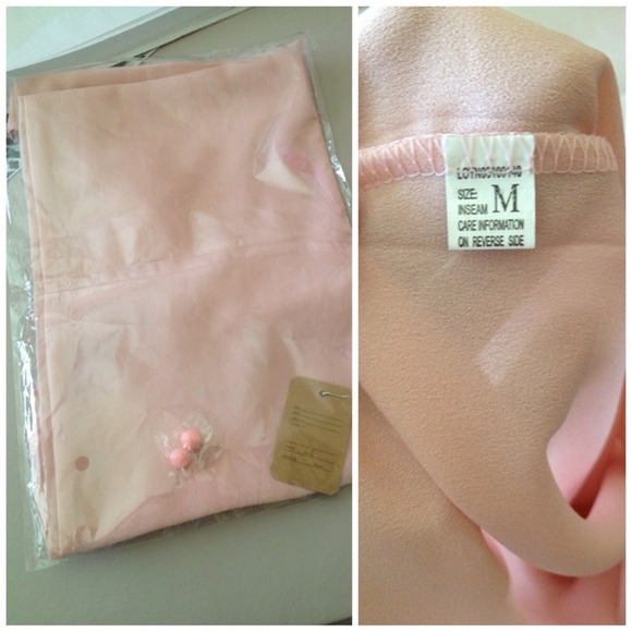 🚫SOLD IN BUNDLE🚫🎉HP🎉Chiffon Sleeveless Top - Picture 2 of 4