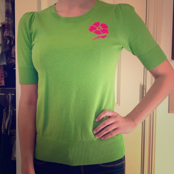 Short sleeved sweater