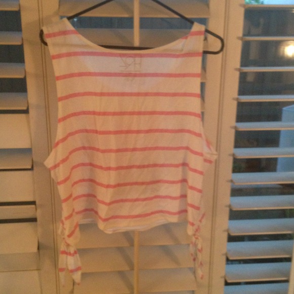 Tanktop - Picture 2 of 2