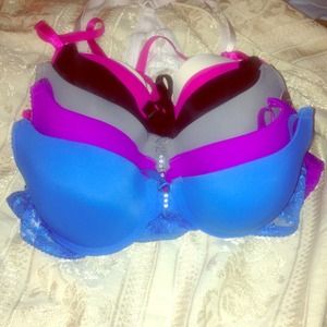 Bundle of six bras!!