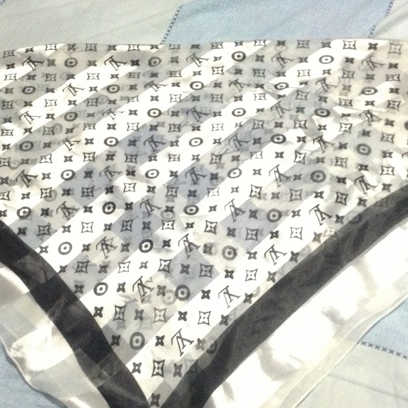 LV scarf (new)