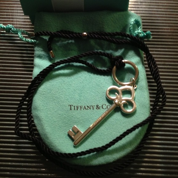 ~SOLD~ Reserved authentic T & Co. key w/ silk cord