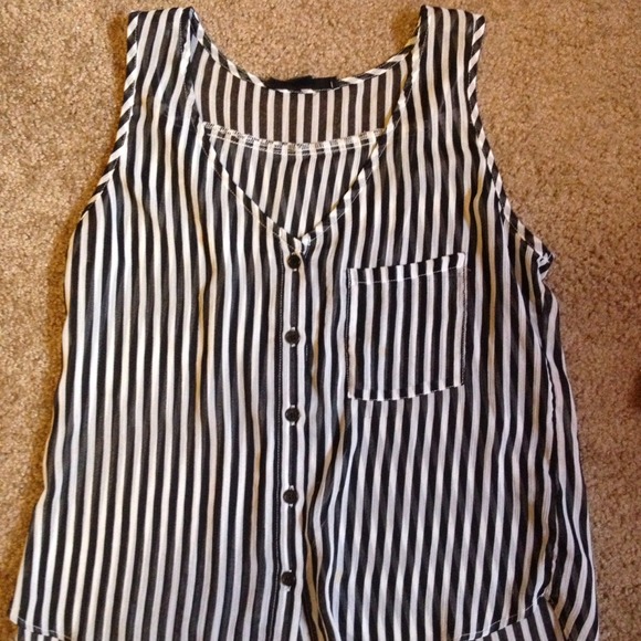 **SOLD IN BUNDLE** Summer top