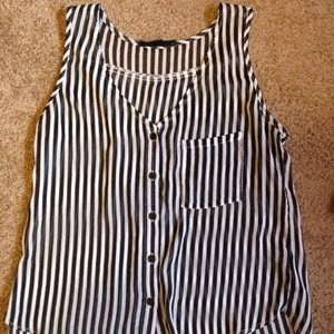 **SOLD IN BUNDLE** Summer top