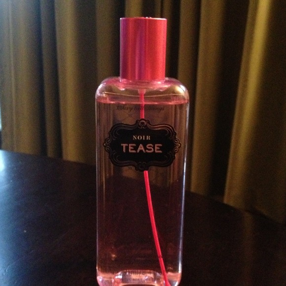 <TRADED>!!!! BUNDLE! VS lotion and body mist!!'