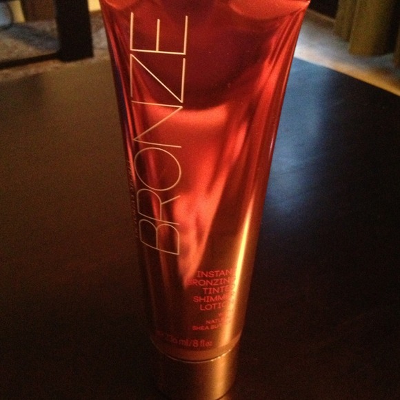 <TRADED>!!! VS instant bronzing lotion NWT!!!