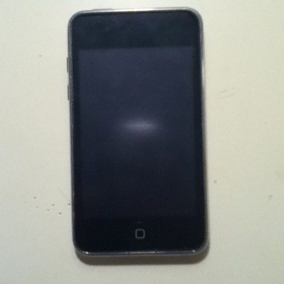 SOLD TO WALY87 🎉 iPod Touch 8gb 3rd Generation