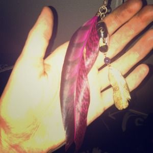 Forever 21 feather necklace