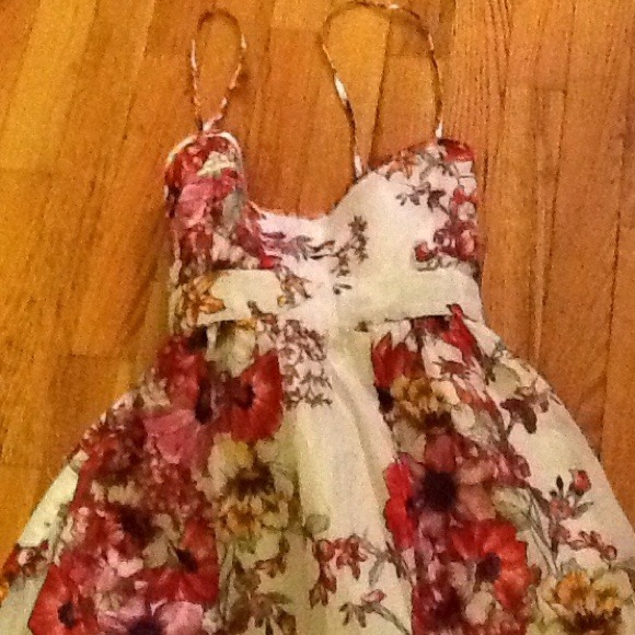 ‼️HP 1/28 REDUCED‼️Zara Floral Summer Dress💐🌺 - Picture 2 of 4