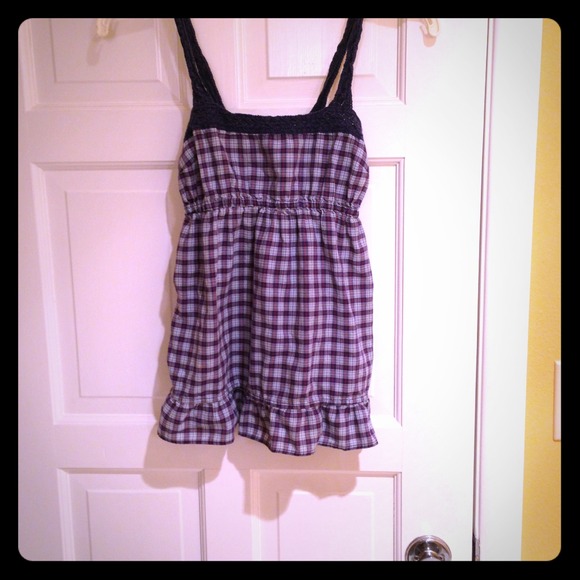 Hollister Tank - Picture 1 of 3