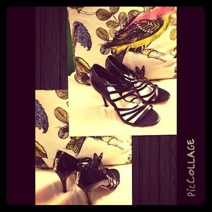 White House black market black strappy heels sz 6