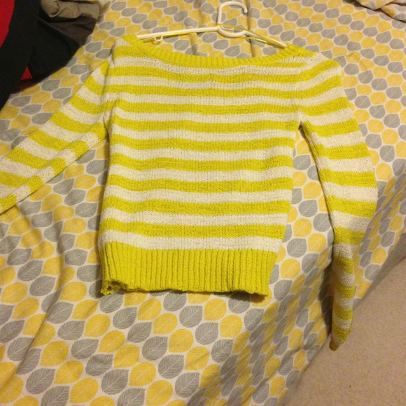 ❄️❄️Brand new American Eagle sweater size XS!! - Picture 2 of 4