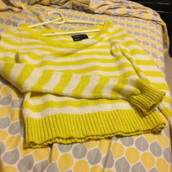 ❄️❄️Brand new American Eagle sweater size XS!! - Picture 4 of 4
