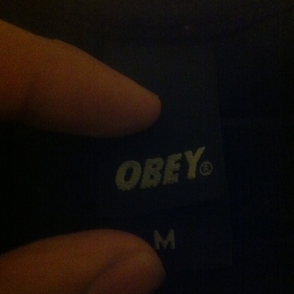 Obey shirt - Picture 3 of 4