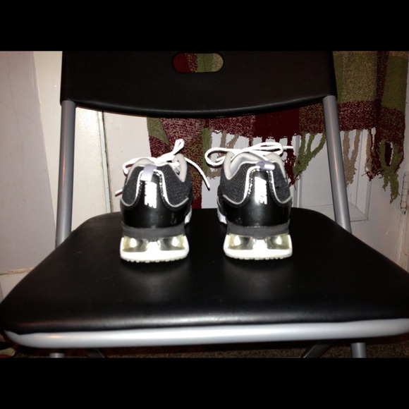 Nike Black Sneakers - Picture 3 of 4