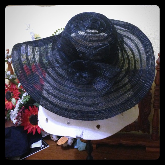 Wide brim ladies hat