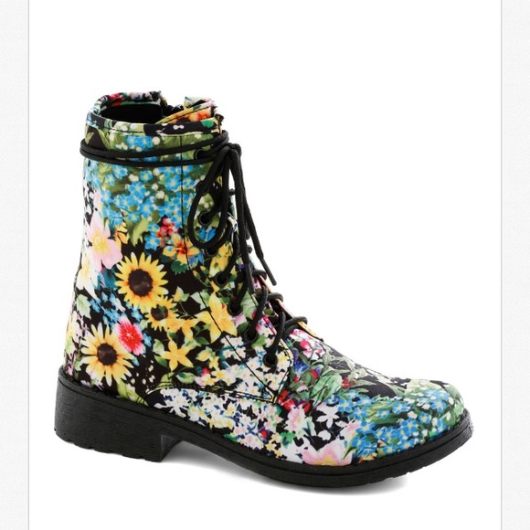 Qupid floral booties