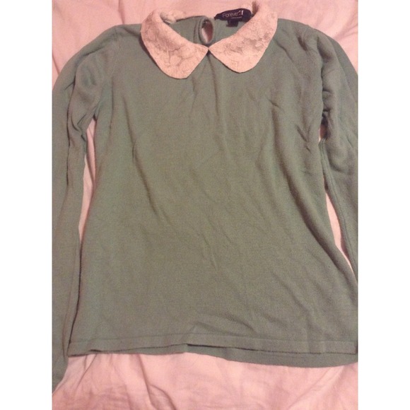 💕 Green Sweater W/ Lace Collar 💕