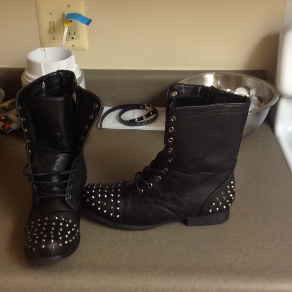 🎀TRADED🎀 studded black leather combat bootS