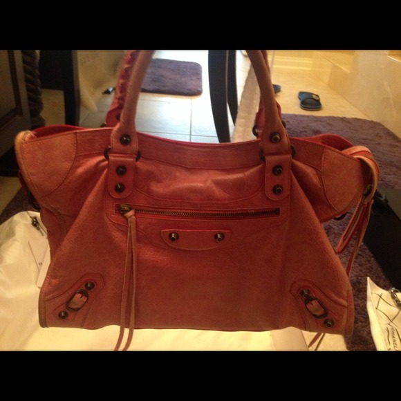 Moving ! Reduced price! Pink Balenciaga hand bags - Picture 3 of 4