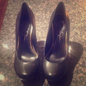 Jessica Simpson black pumps