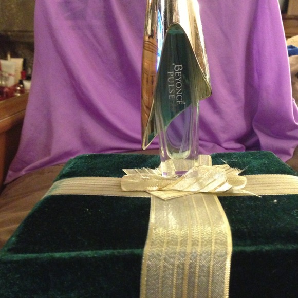 💢SOLD💢Beyonce Pulse Perfume