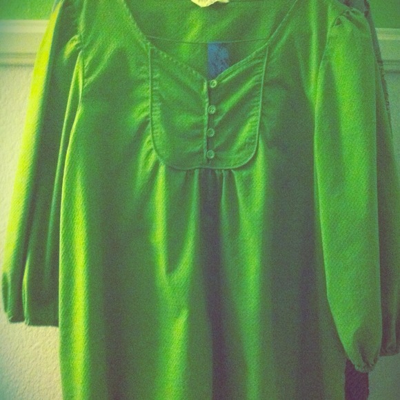 Bright rainforest green flow top