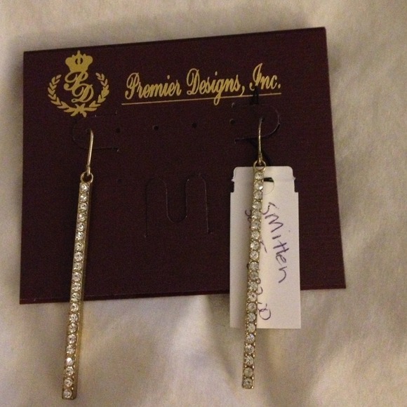 Jewelry - Premier Designs- Smitten earring