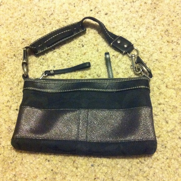 Vintage Coach signature stripe demo baguette small purse ~ NEW condition 🖤🩶🖤🩶