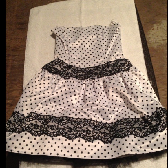 Dress - Picture 2 of 4