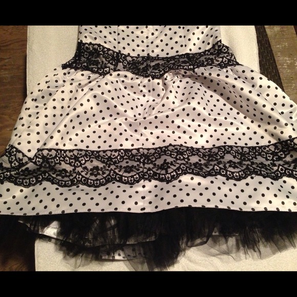 Dress - Picture 3 of 4