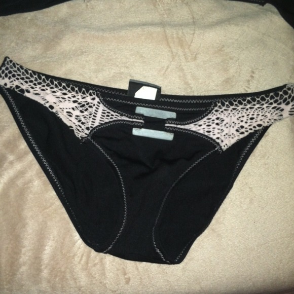 Bathing suit - Picture 3 of 3