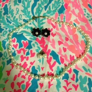 💥SOLD💥  Preppy Pearl necklace & 2 pairs earrings