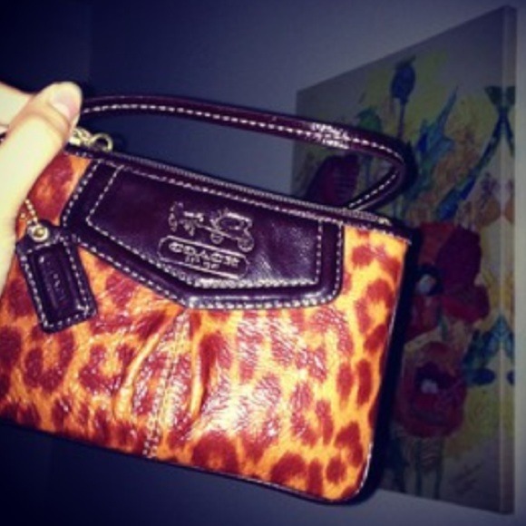 AUTHENTIC COACH LEATHER LEOPARD WALLET:) - Picture 1 of 4