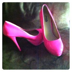 Hot pink pumps.