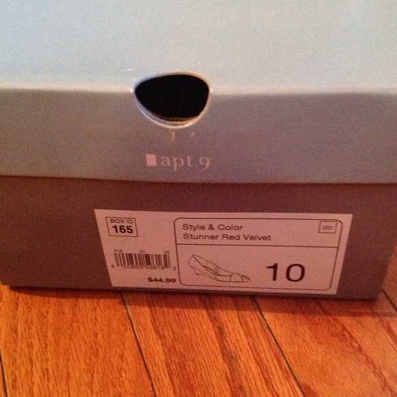 🔴🔴SOLD🔴🔴Red Velvet Peep Toe Shoes - Picture 4 of 4