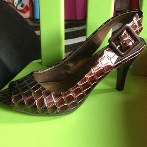 Reaction Kenneth Cole Brown w/ buckle