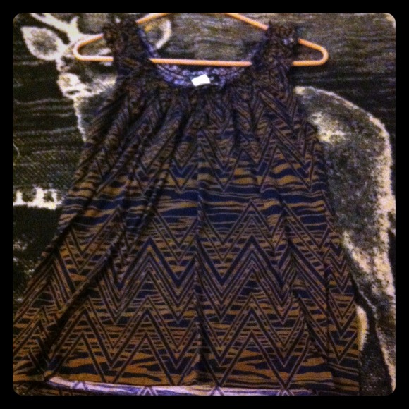 Sleeveless shirt