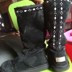 ✨Hold for Rae✨UGG Australia Black w/ Silver