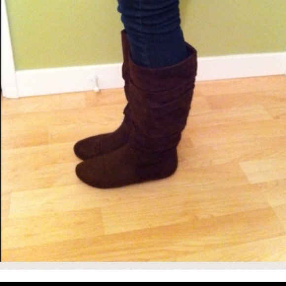 Size 7 pho-suede boots. Brown. Very comfy! - Picture 2 of 2
