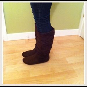 Size 7 pho-suede boots. Brown. Very comfy!