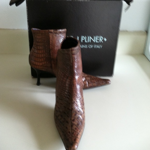 SOLD!!!!Leather tan boots