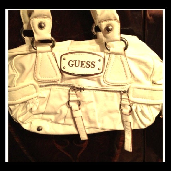 A WHITE GUESS BAG❤✨